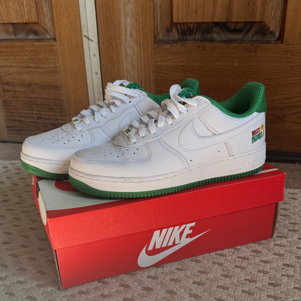 Nike White and Green Men's Air Force 1
